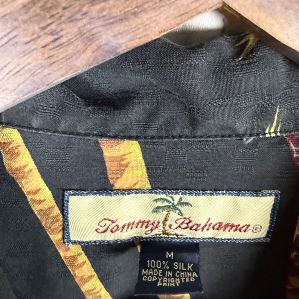 Tommy Bahama MEDIUM Silk Palm Tree Camp Shirt Black Green Tropical Button Down M - Picture 3 of 6